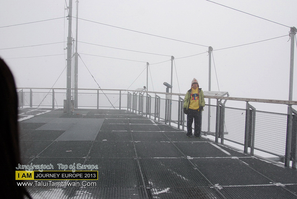 jungfraujoch Top of Europe ฟ้าไม่เปิด ไม่เป้นไร ได่เล่น หิมะ ก็ เย็นสบายดี ชอบๆ ครับ